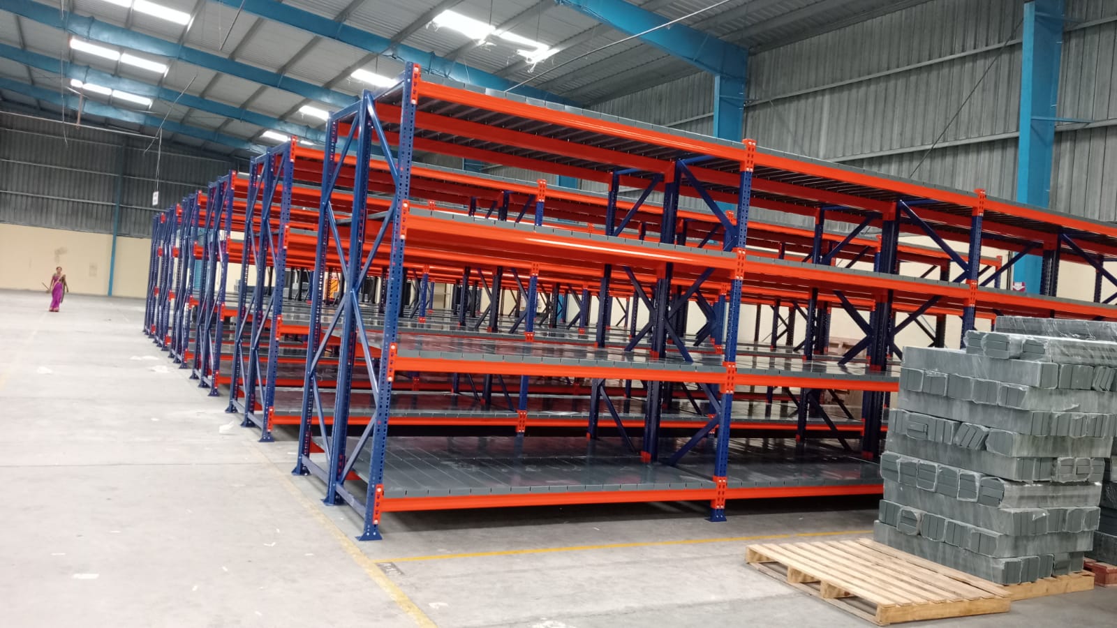 Selective racking warehouse view
